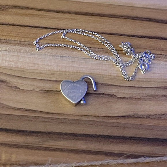 🛍RARE 💙Tiffany & Co. Heart Lock💙 and Chain - Picture 4 of 5